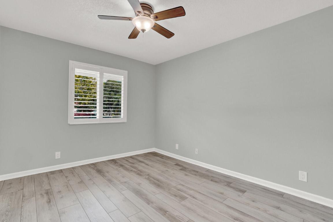 9 Lexington Lane E H