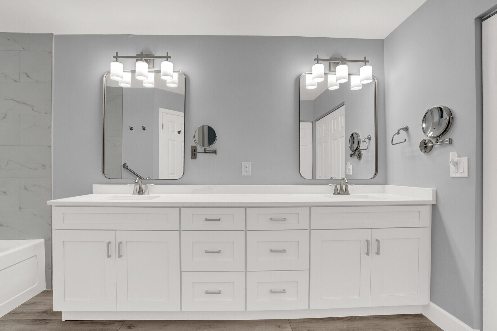 9 Lexington Lane E H