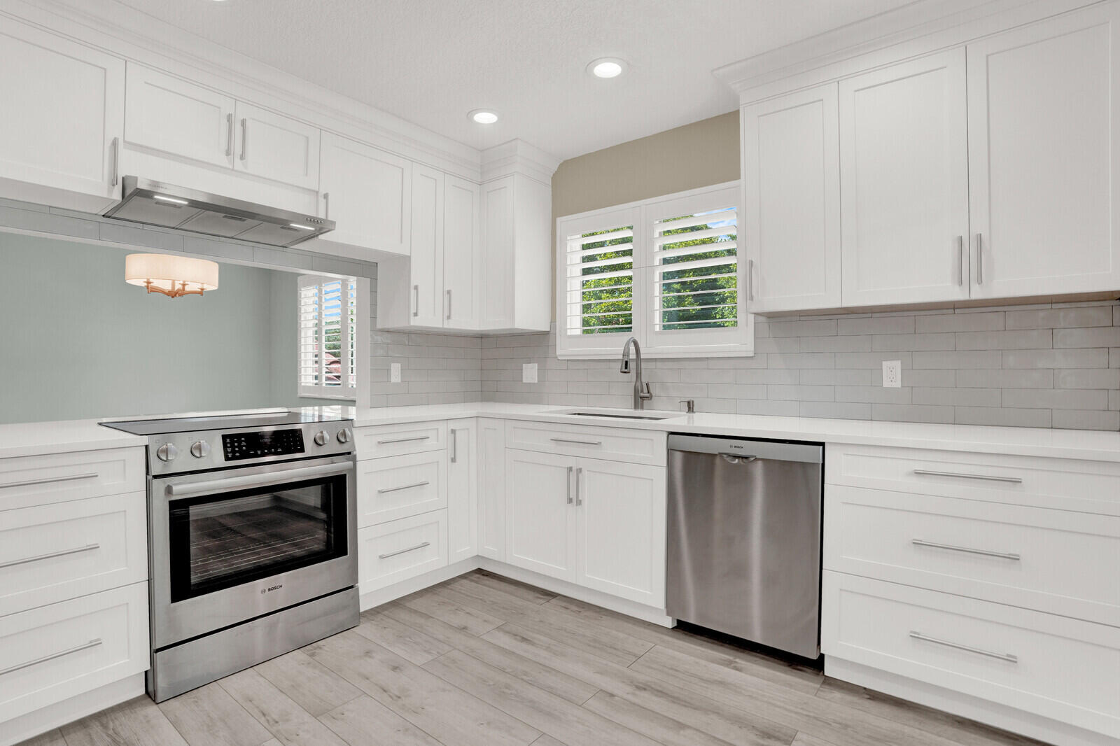 9 Lexington Lane E H