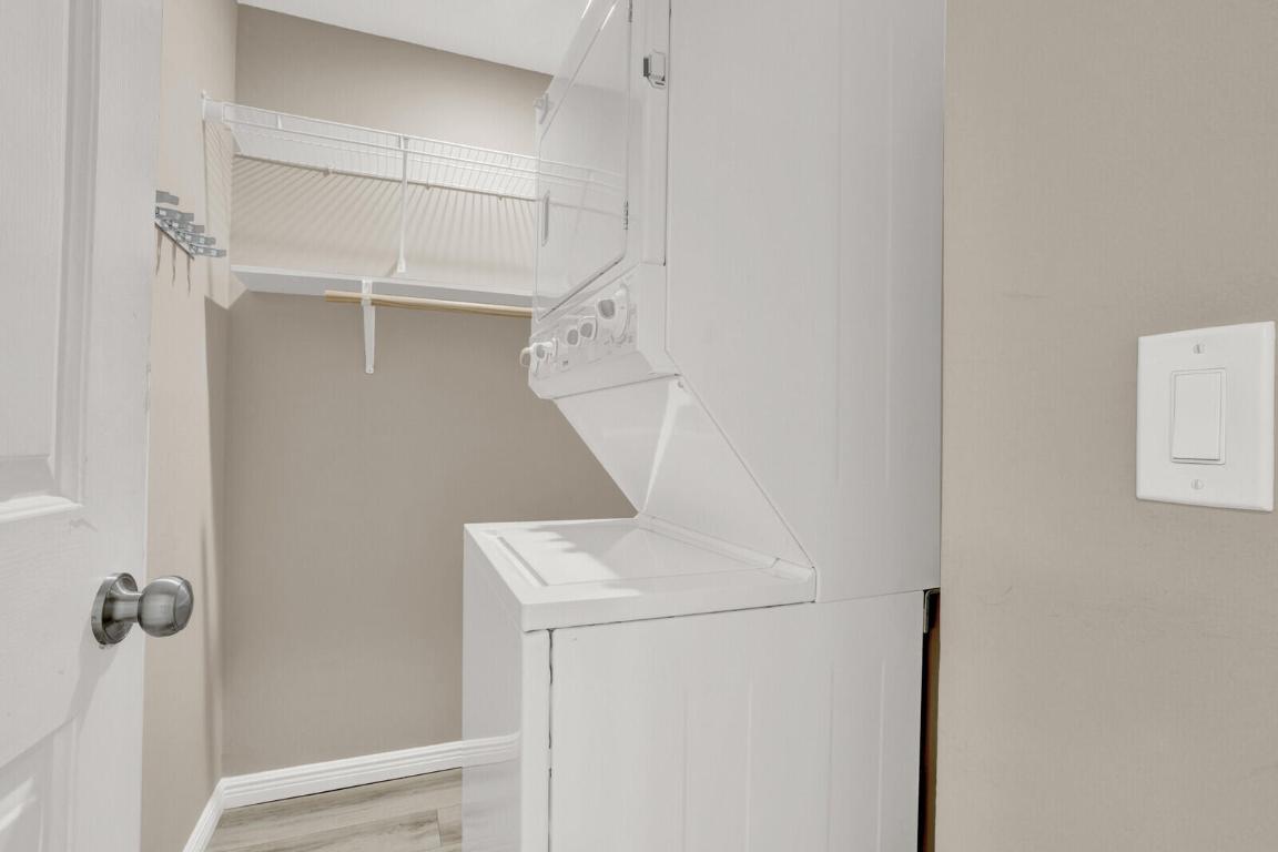 9 Lexington Lane E H