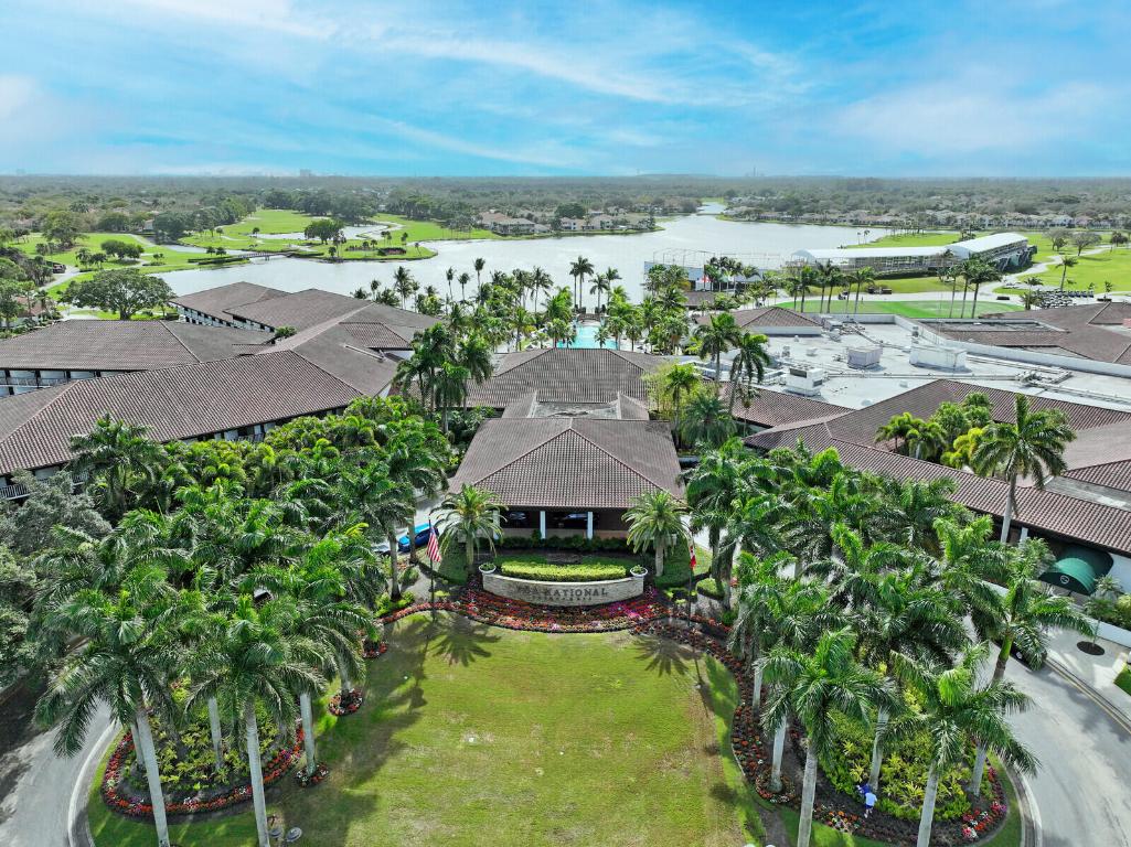 9 Lexington Lane E H