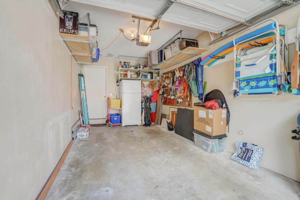 9 Lexington Lane E H