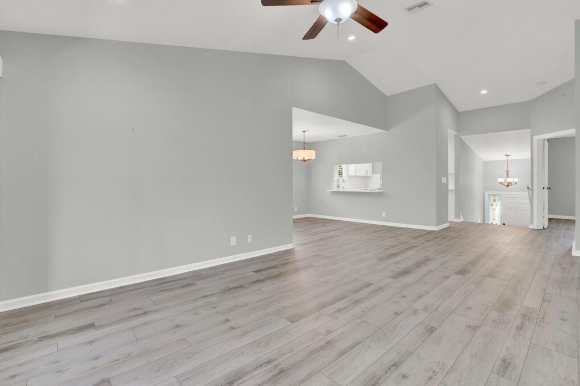 9 Lexington Lane E H