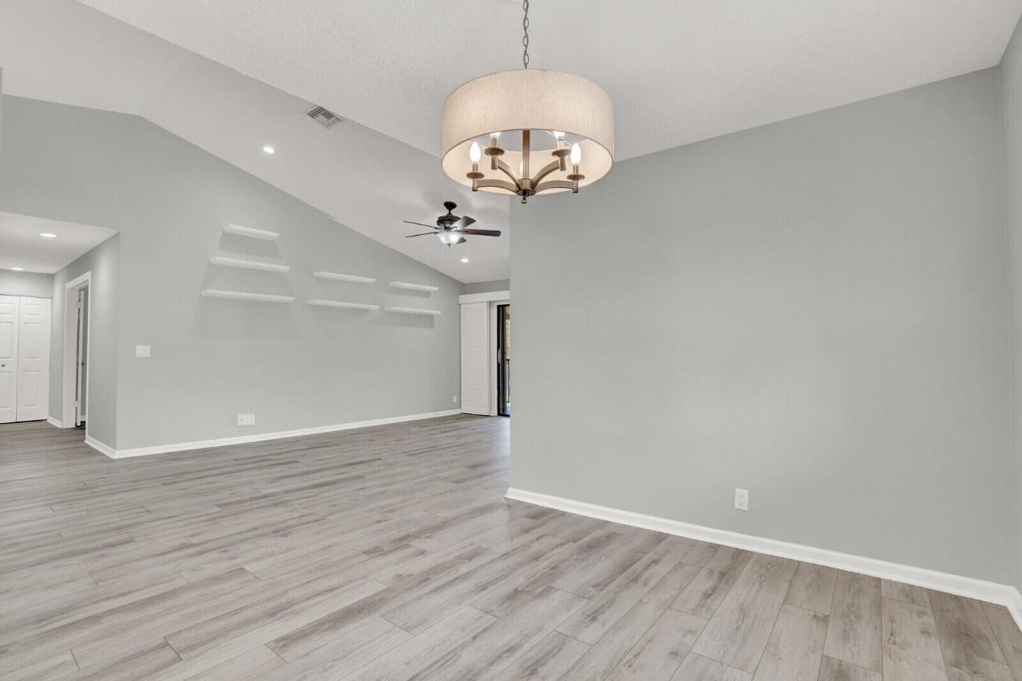 9 Lexington Lane E H