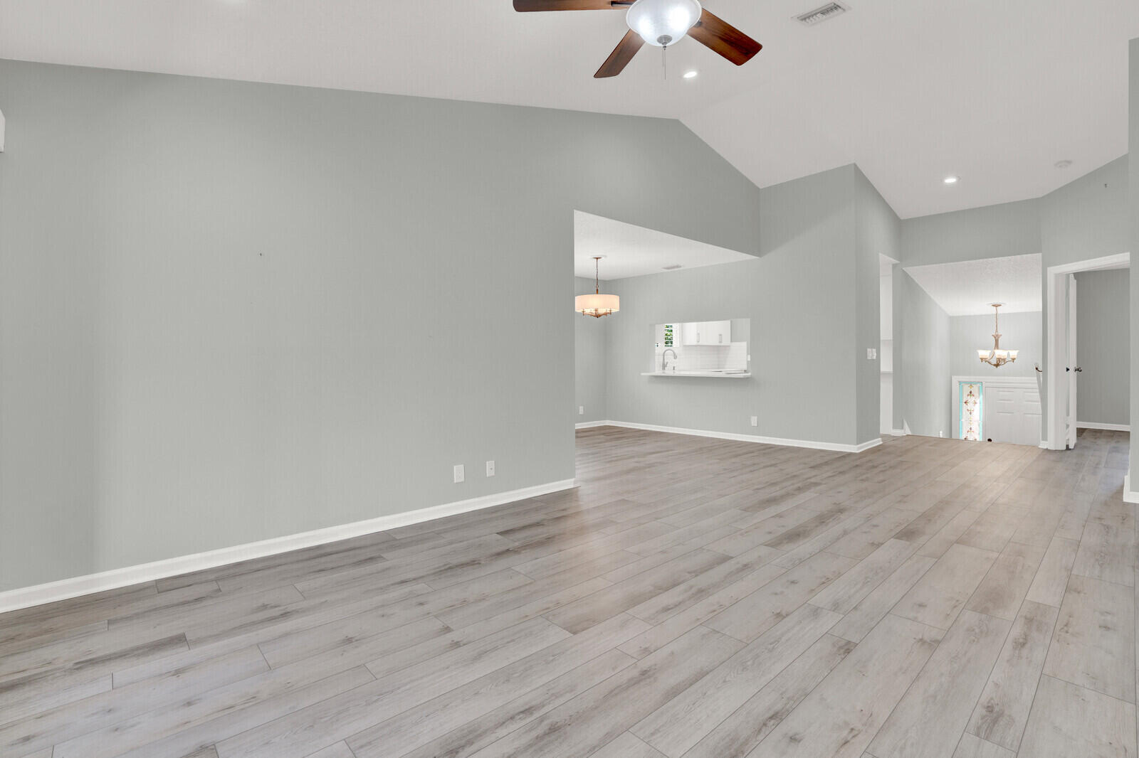 9 Lexington Lane E H