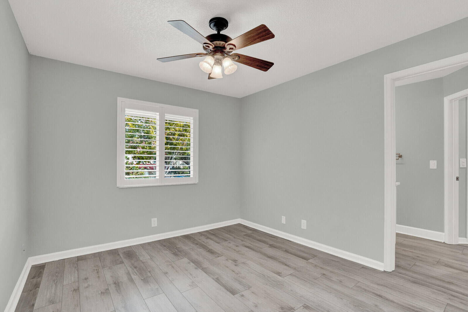 9 Lexington Lane E H