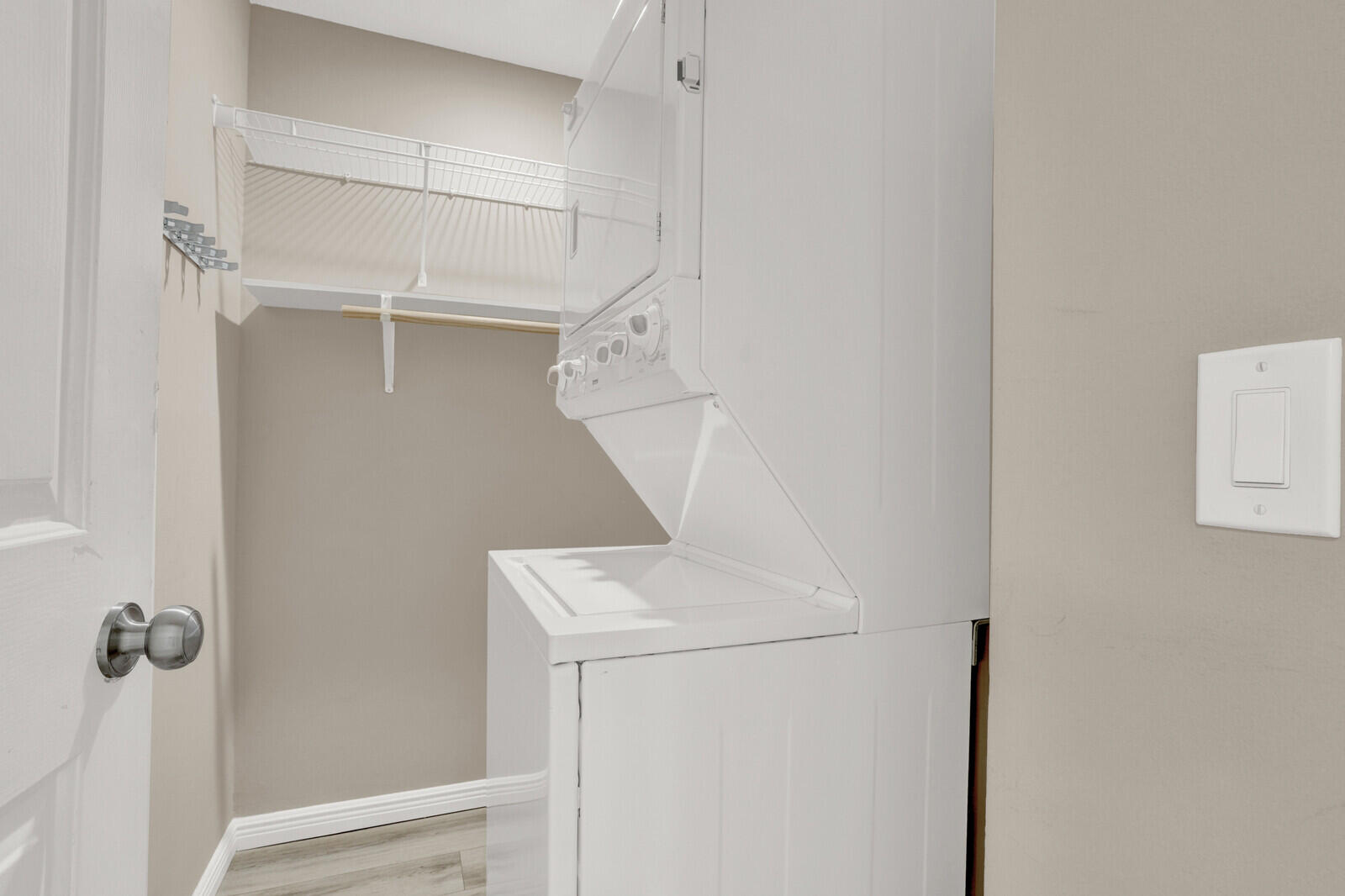 9 Lexington Lane E H