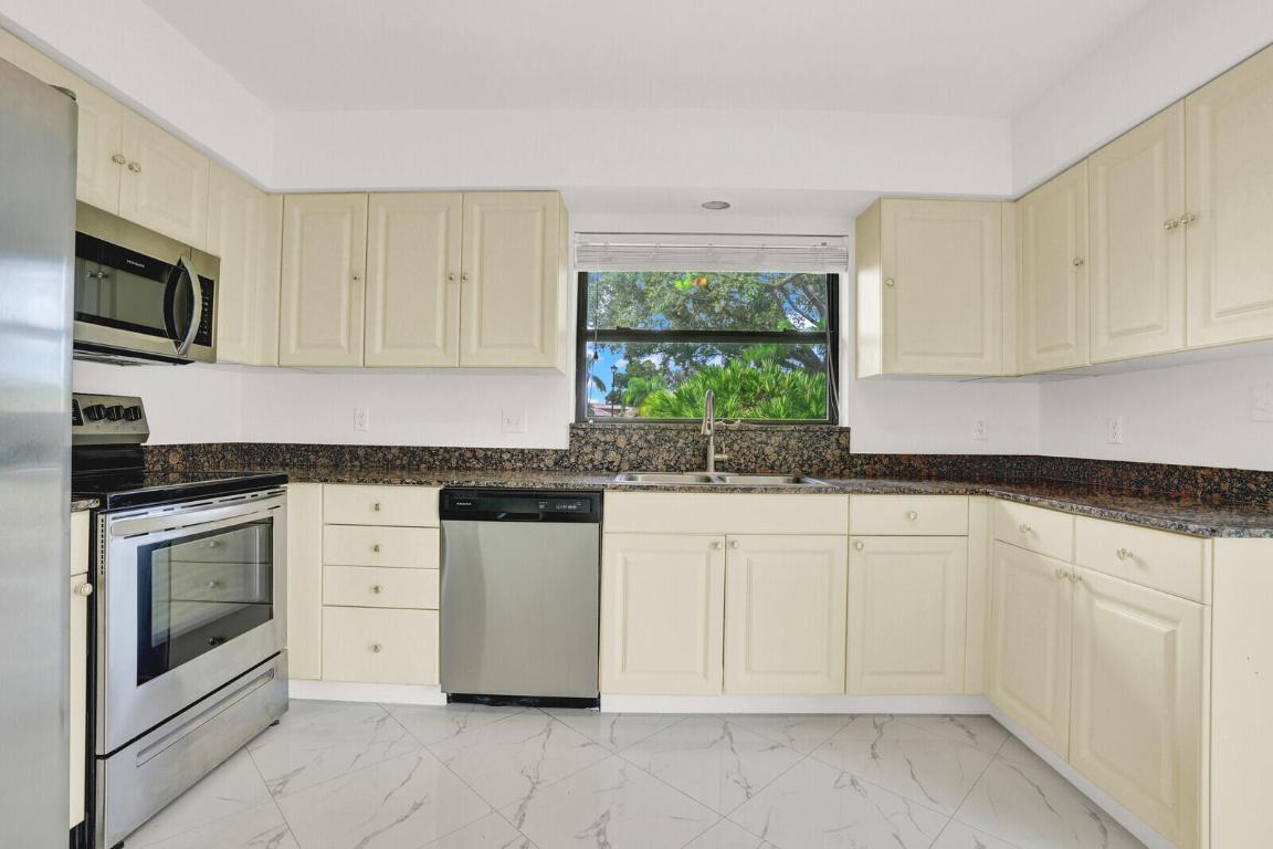 3705 SW Quail Meadow Trail E