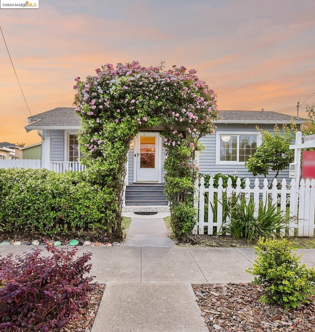 238 Beach Rd