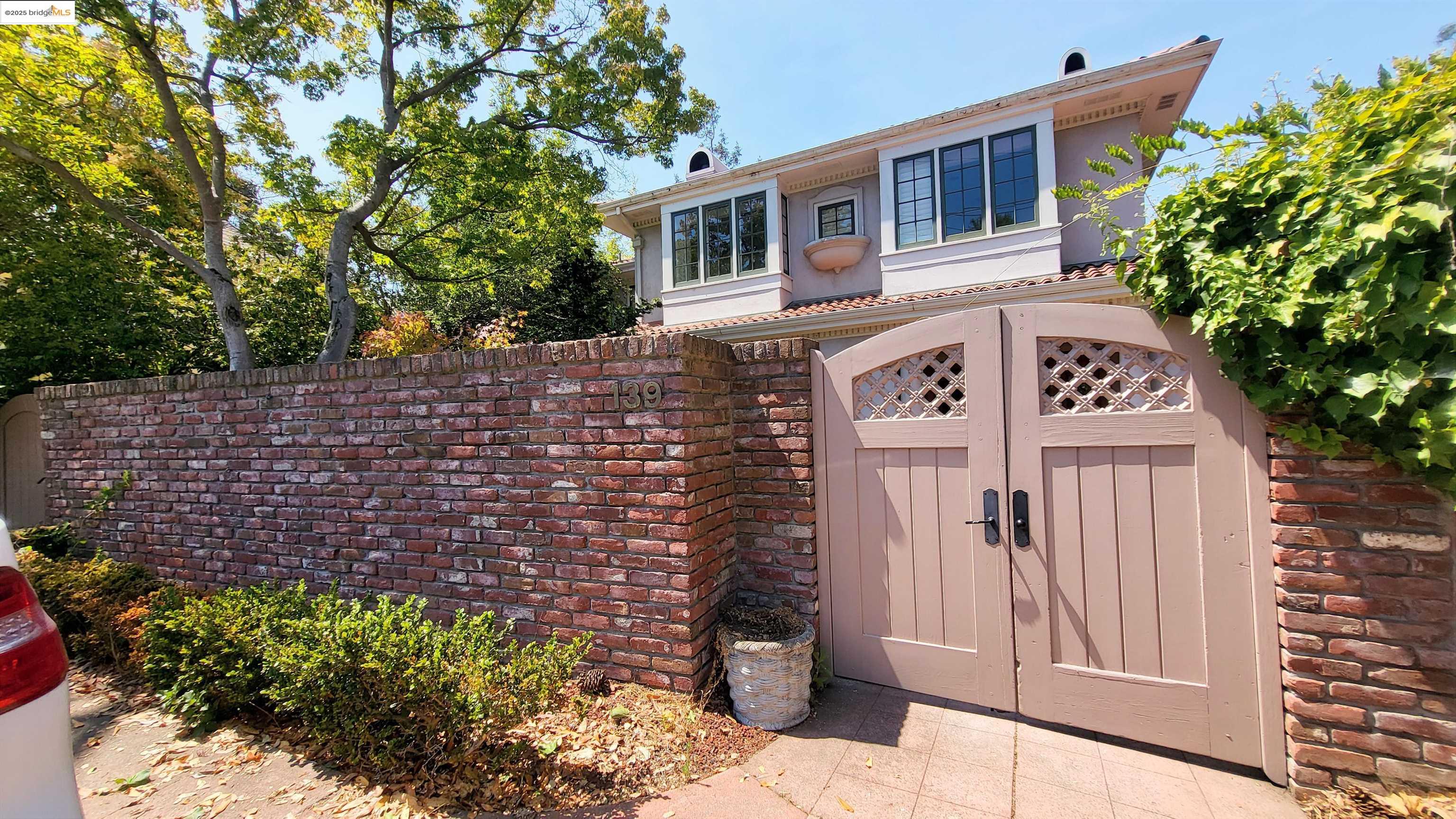 139 Woodland Way