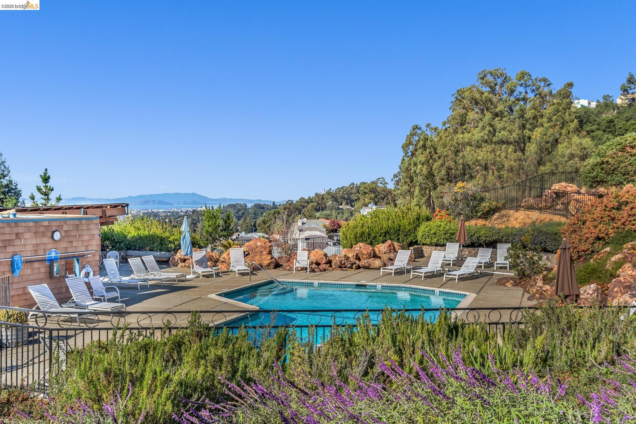 10 Sereno Cir