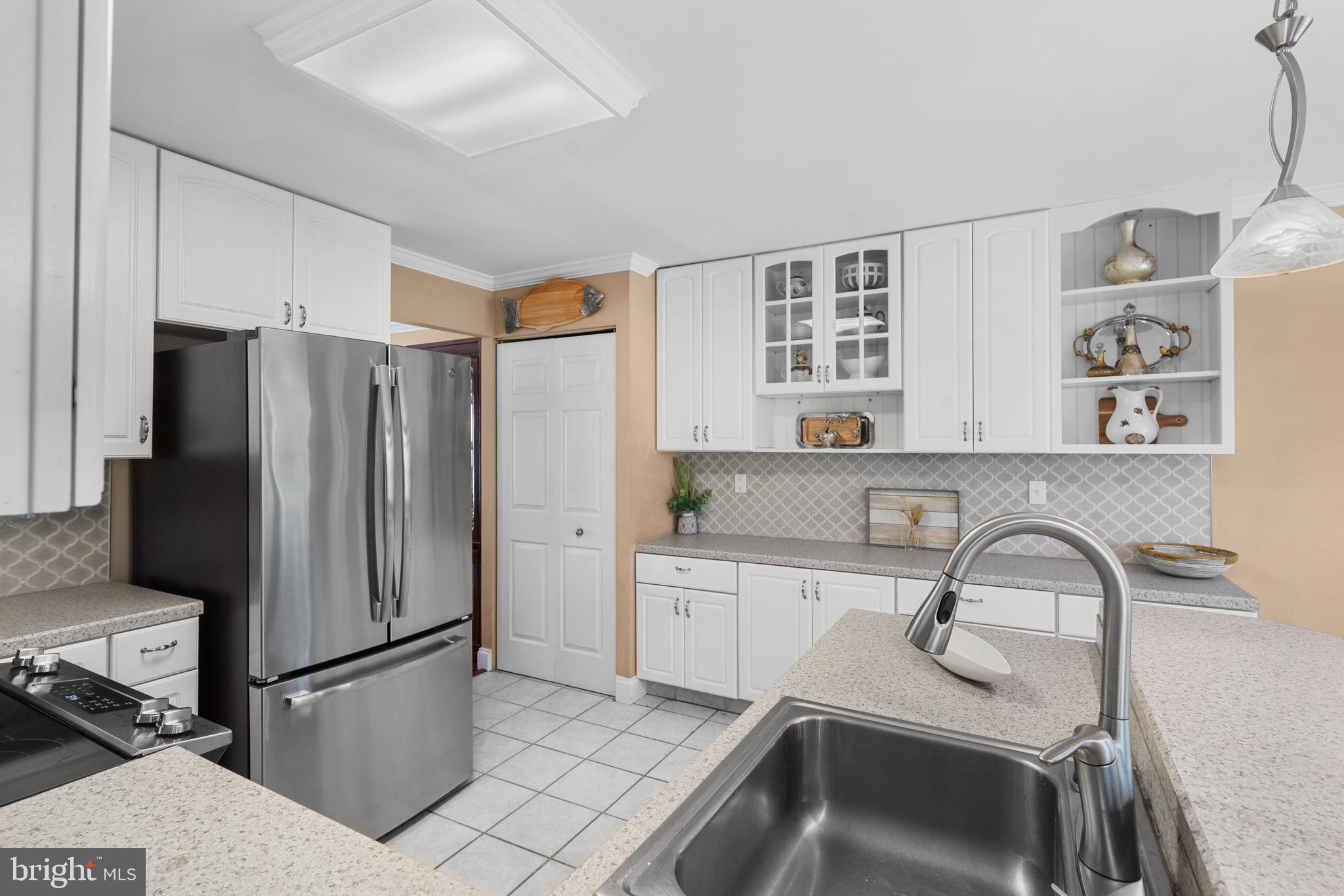 12 GOLDEN GRASS COURT