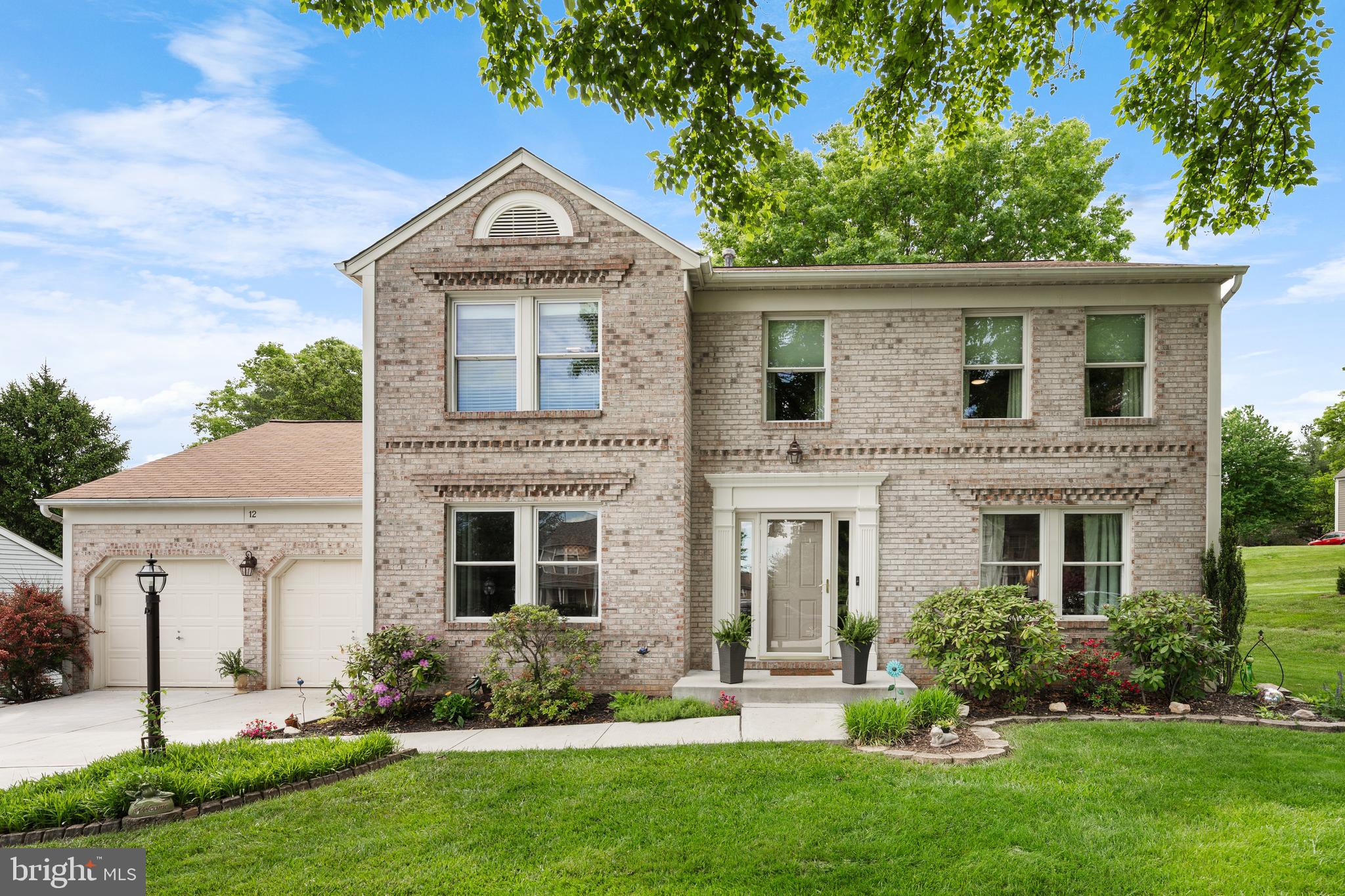 12 GOLDEN GRASS COURT