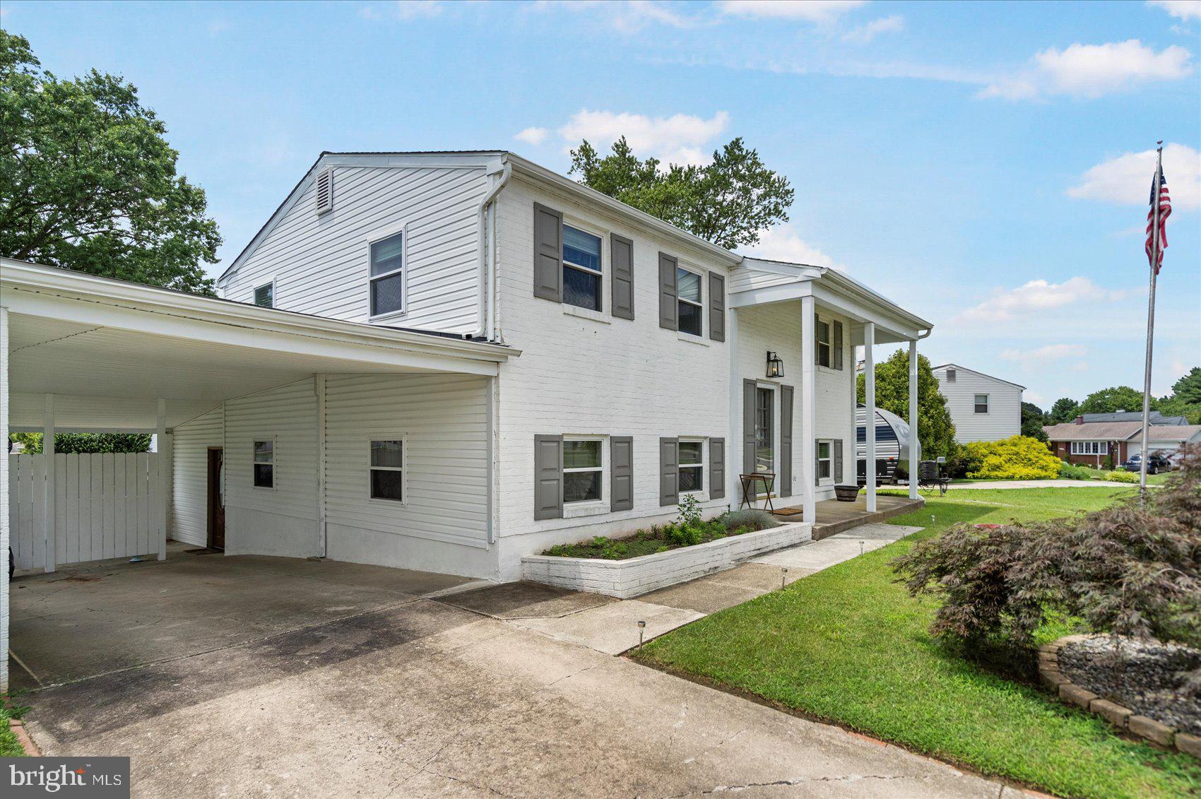 4103 LOCH LOMOND DRIVE