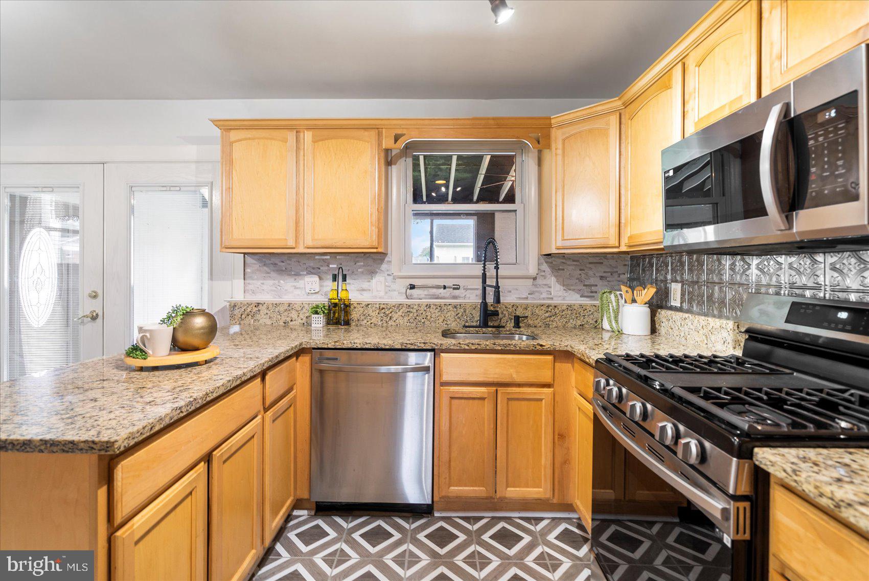 4103 LOCH LOMOND DRIVE