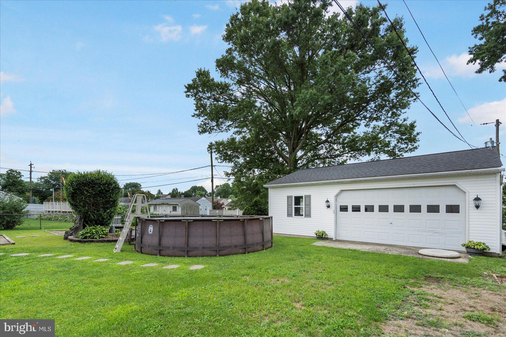 4103 LOCH LOMOND DRIVE