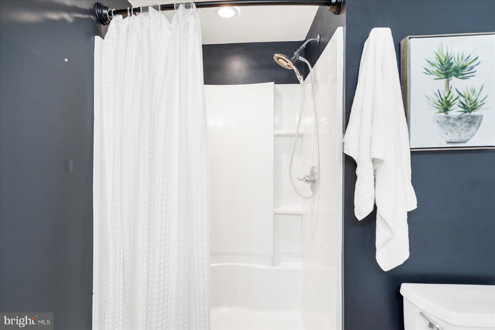 4103 LOCH LOMOND DRIVE