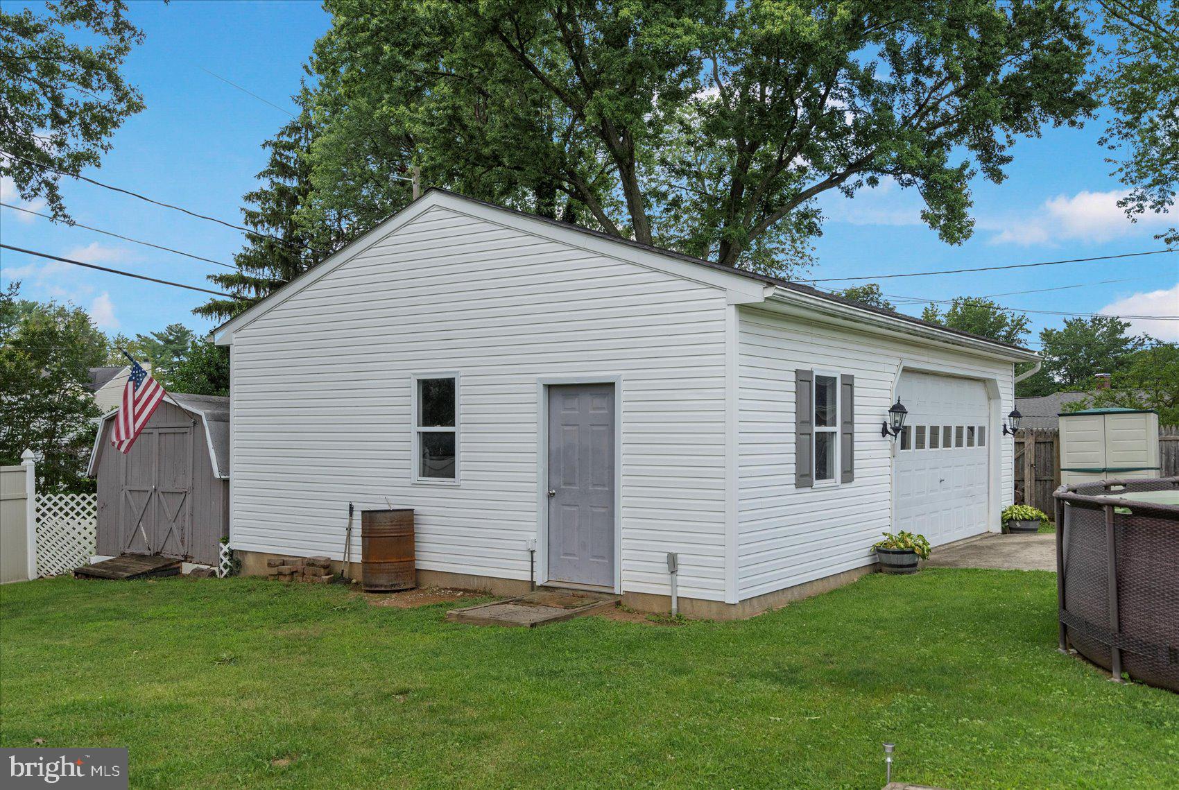 4103 LOCH LOMOND DRIVE