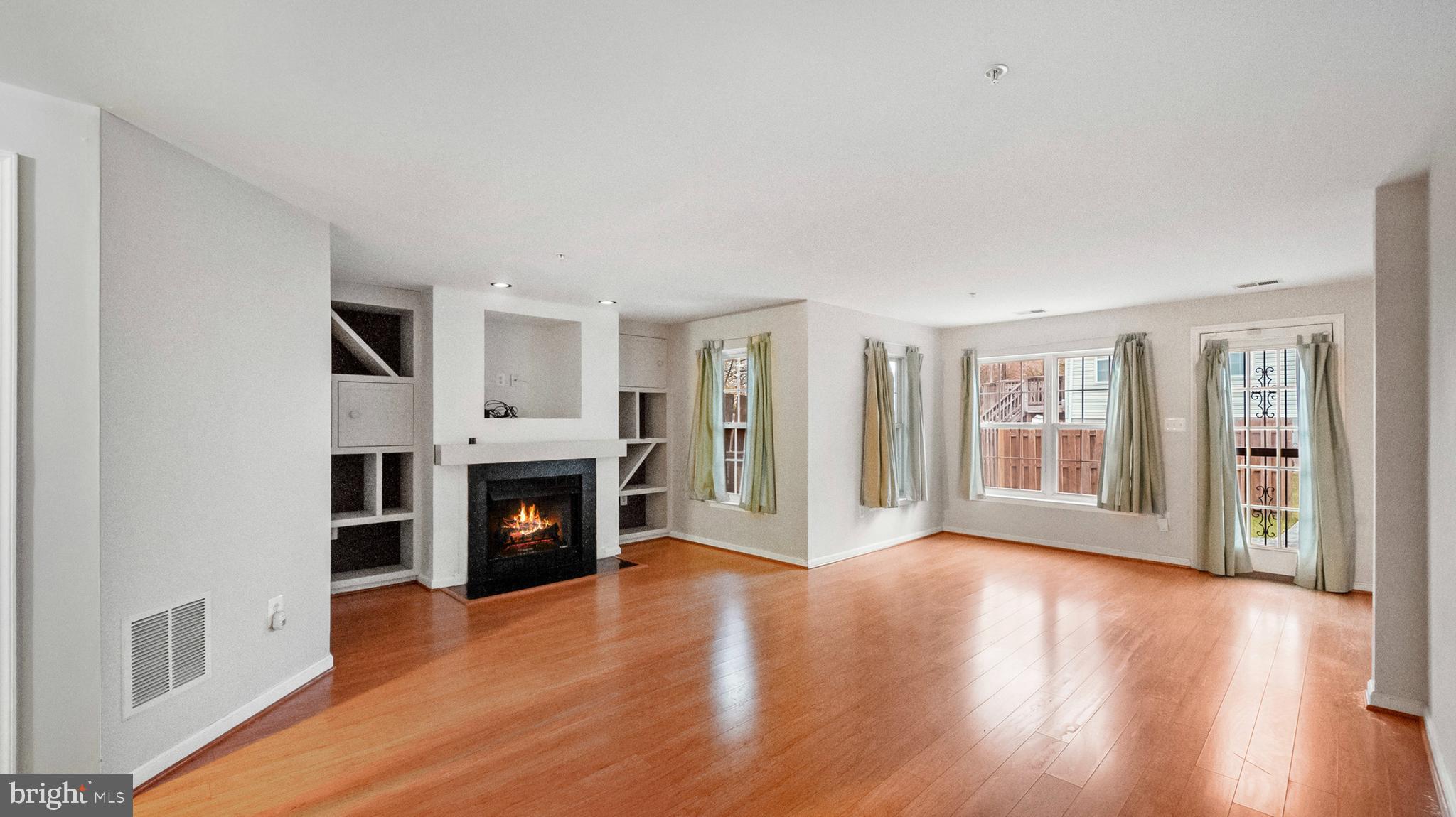 3903 RED DEER CIRCLE