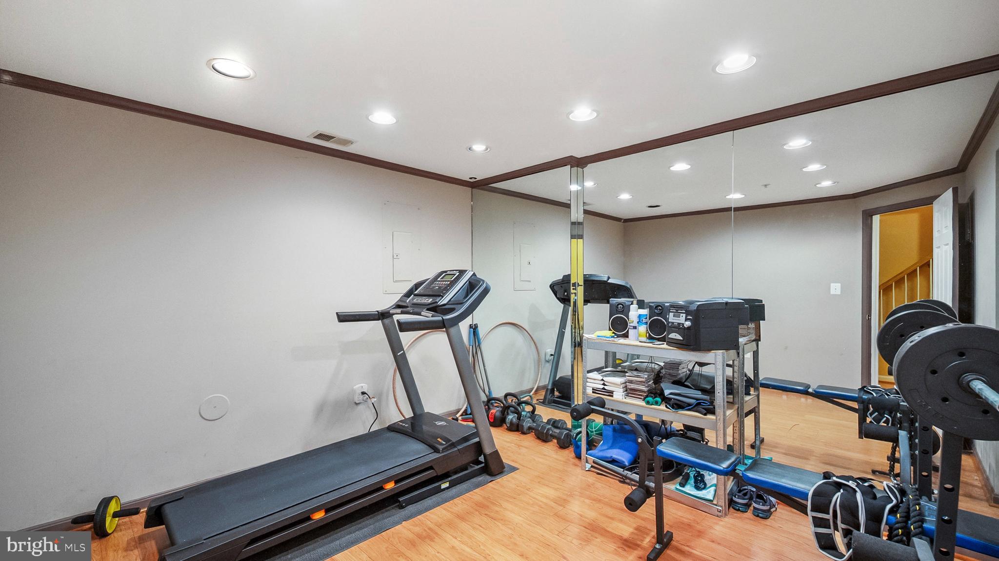 3903 RED DEER CIRCLE