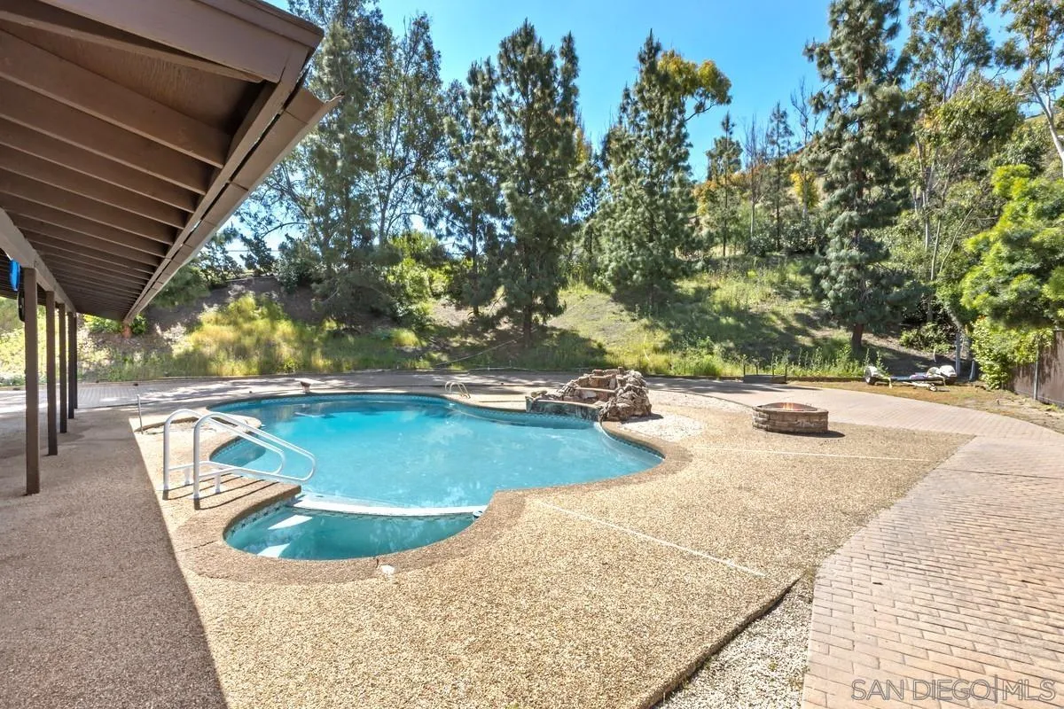 1904 Ventana Way