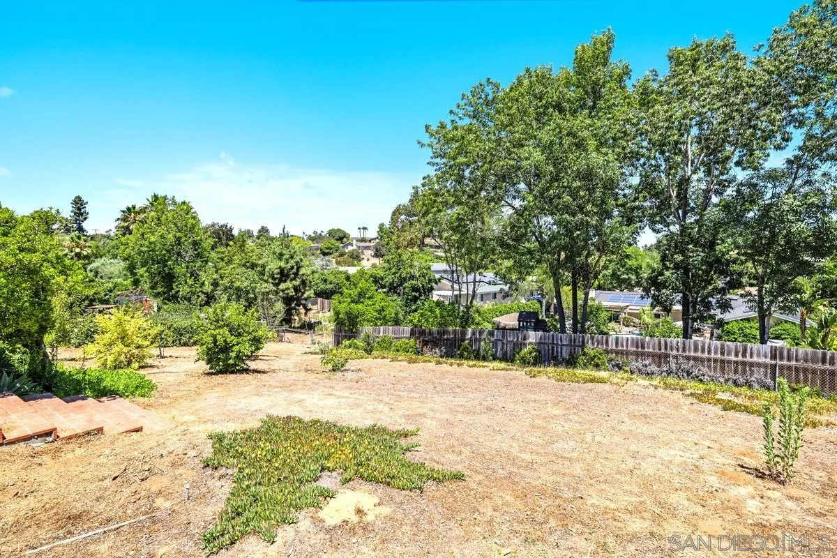 4555 Hillview Dr