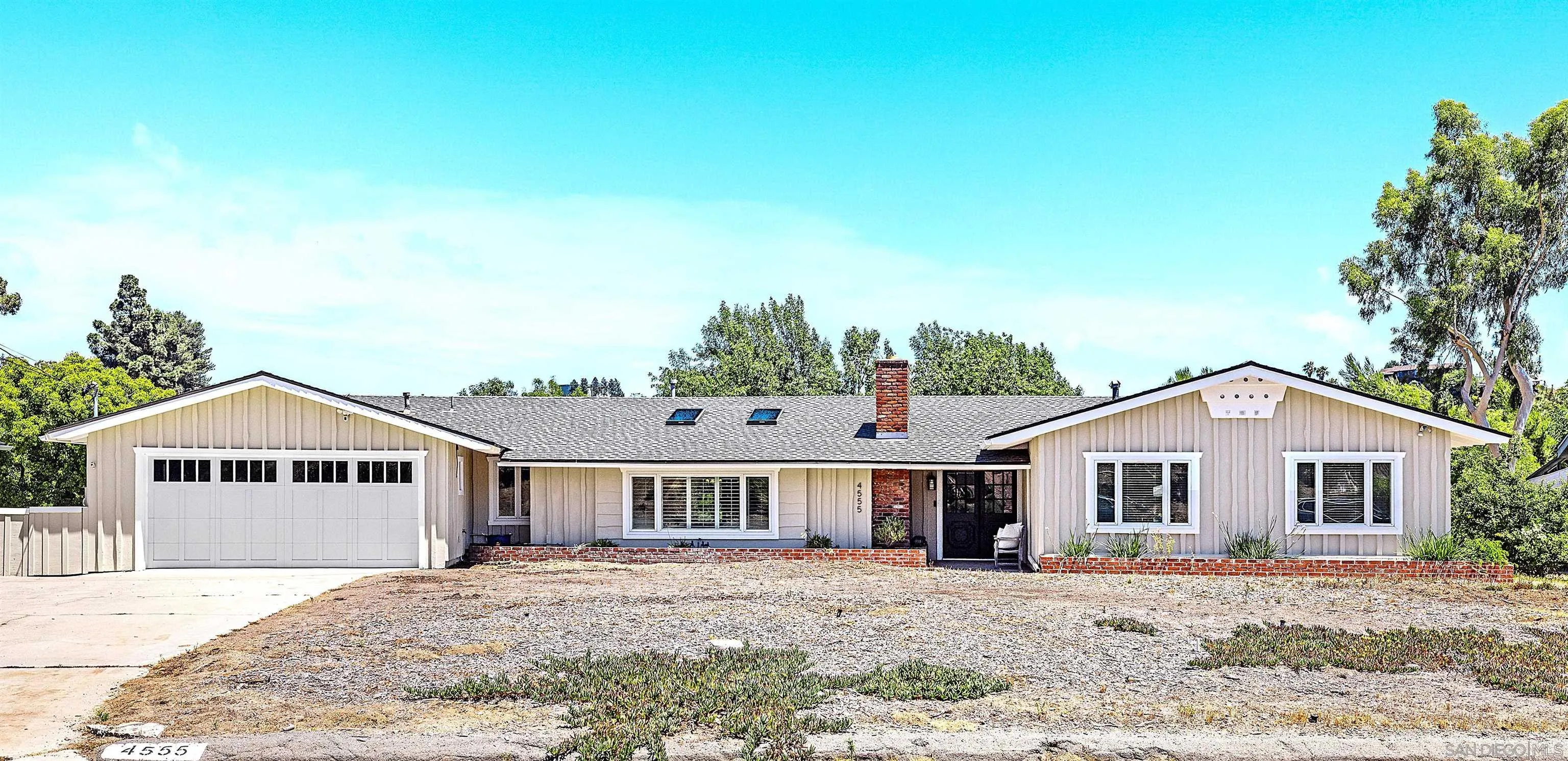 4555 Hillview Dr