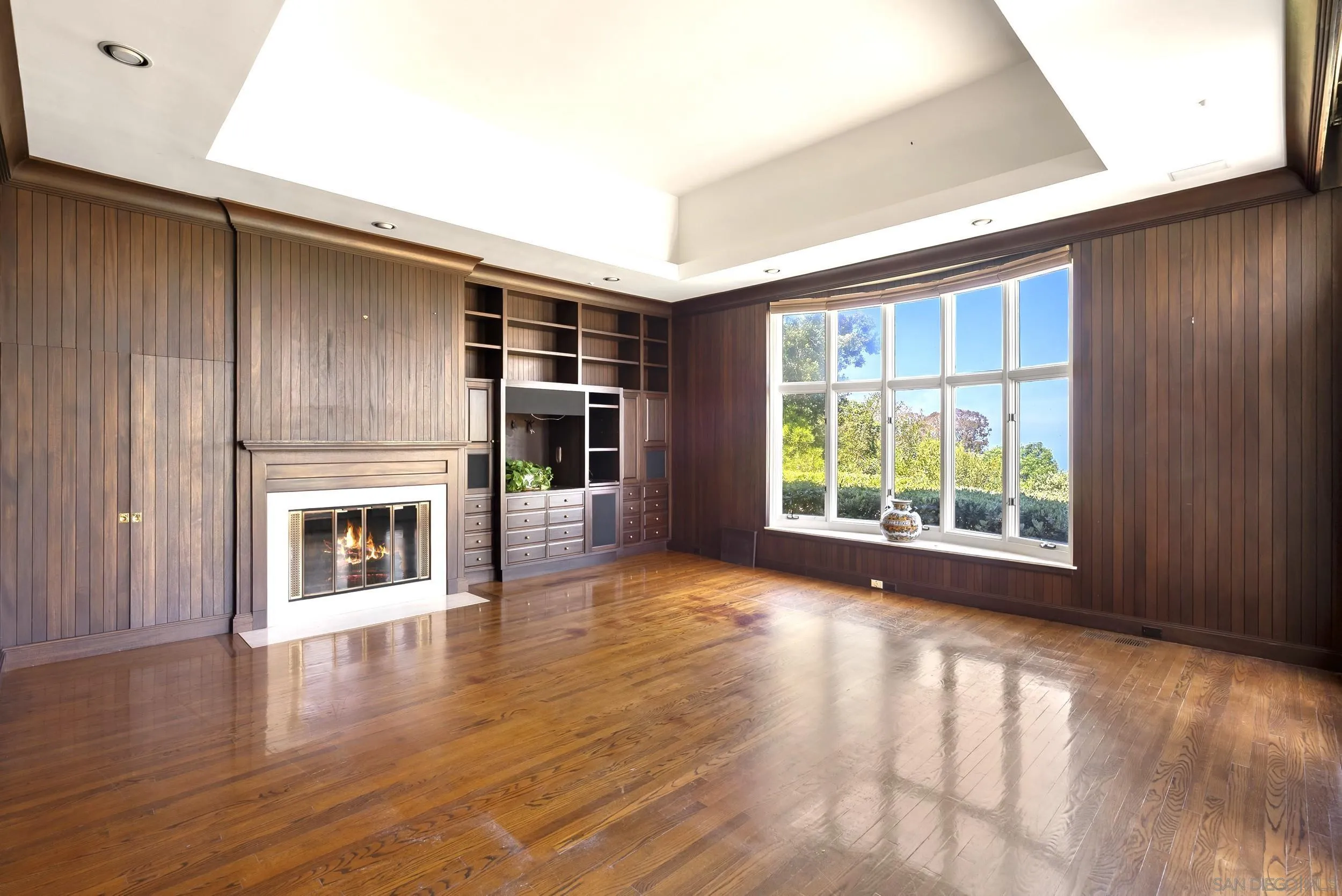 2302 Rue Adriane