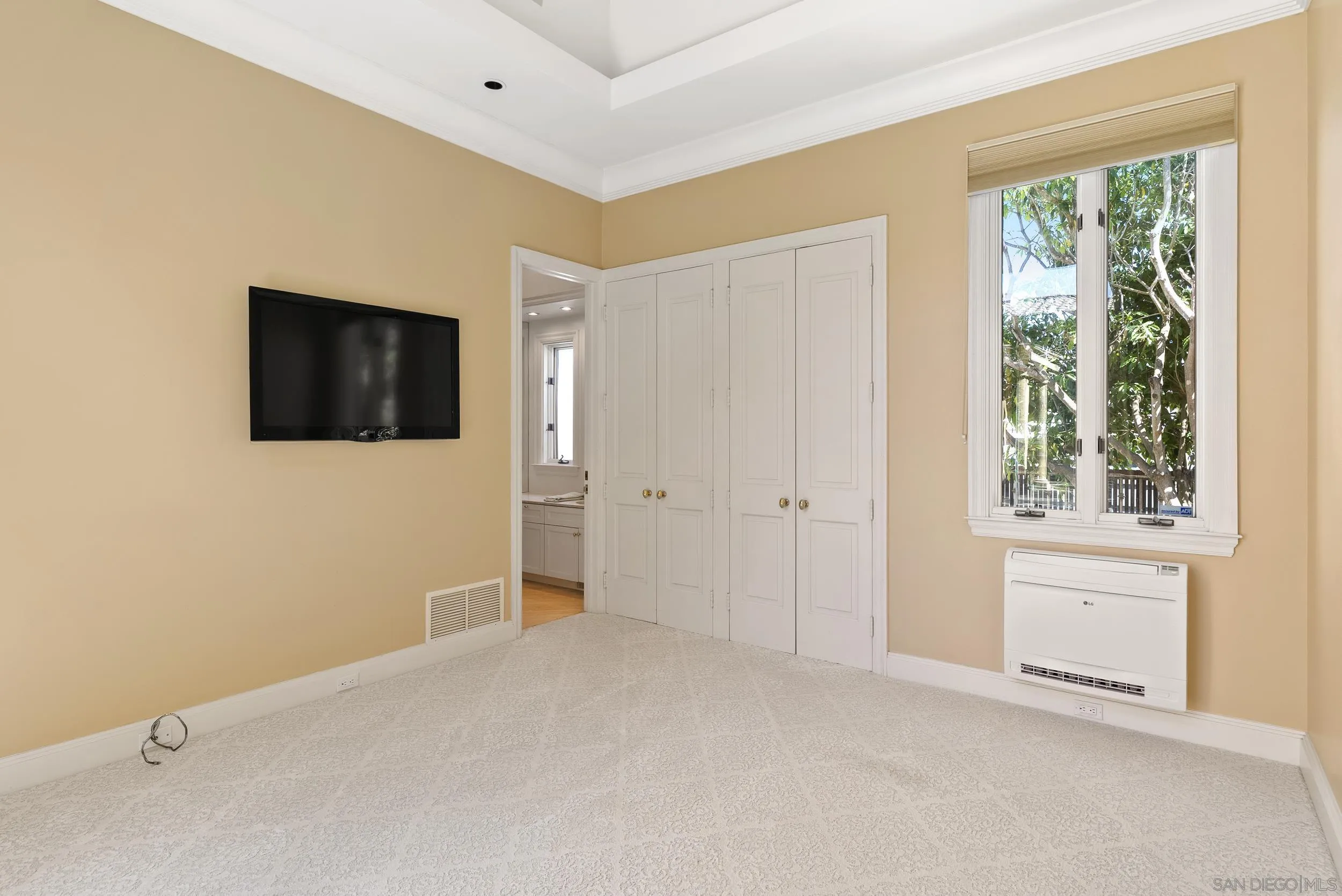 2302 Rue Adriane