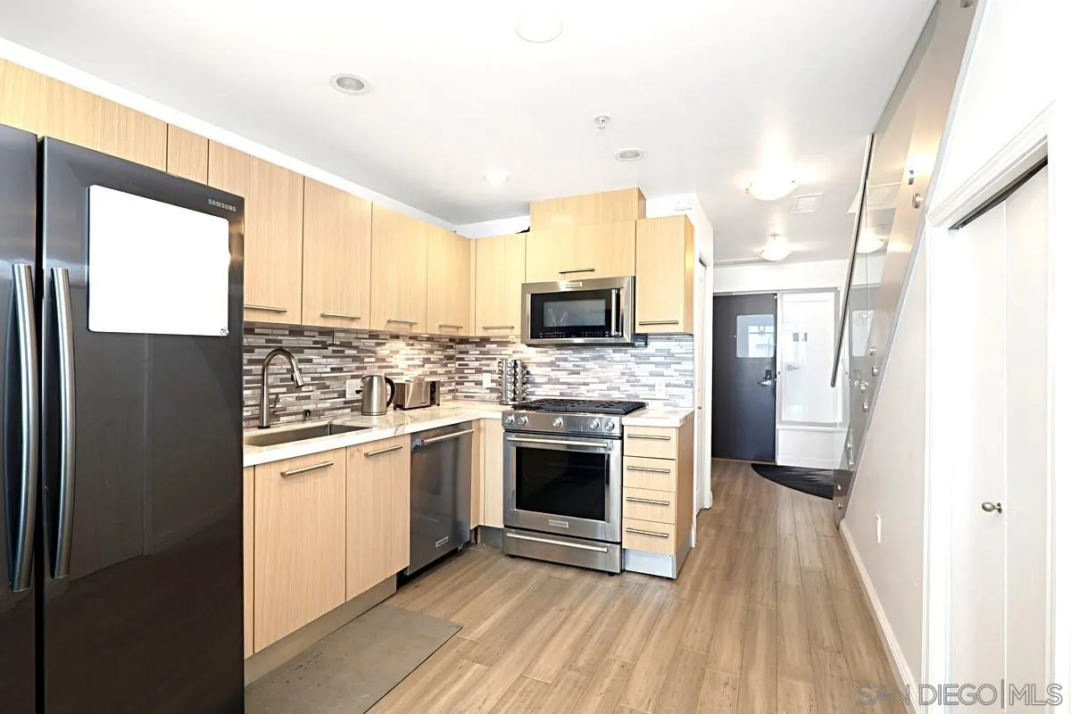 825 W Beech St Unit 301