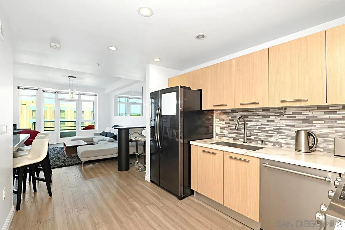 825 W Beech St Unit 301