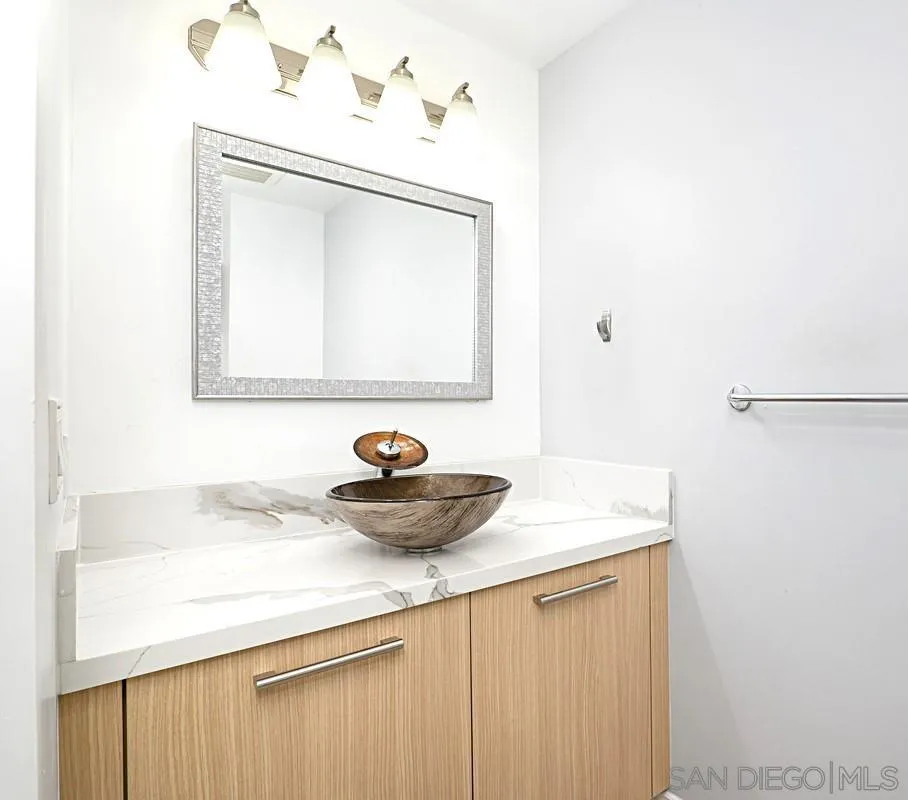 825 W Beech St Unit 301