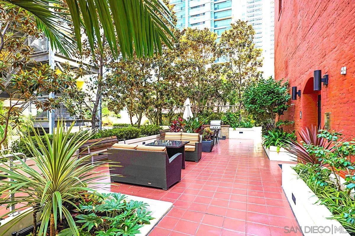 825 W Beech St Unit 301