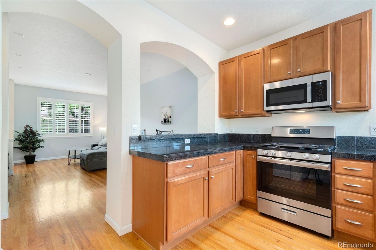767 Roslyn Street Unit: 20