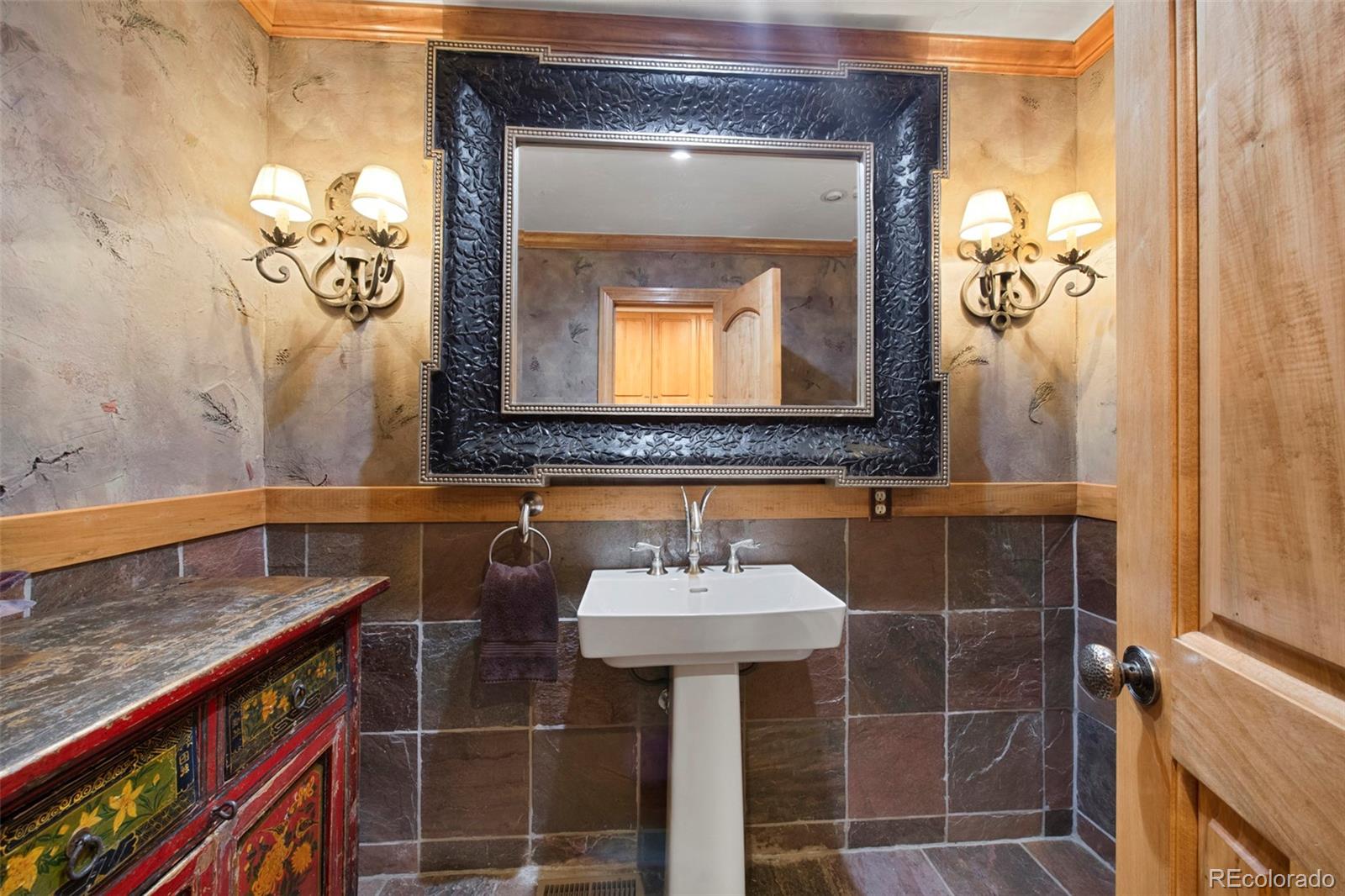 216 S Lookout Mountain Road