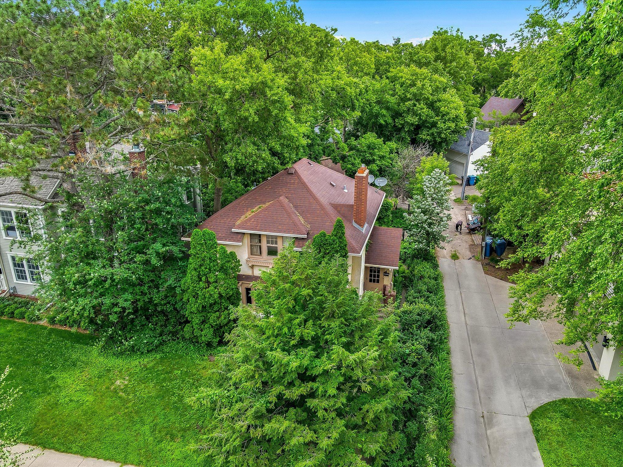 2716 Kenilworth Place