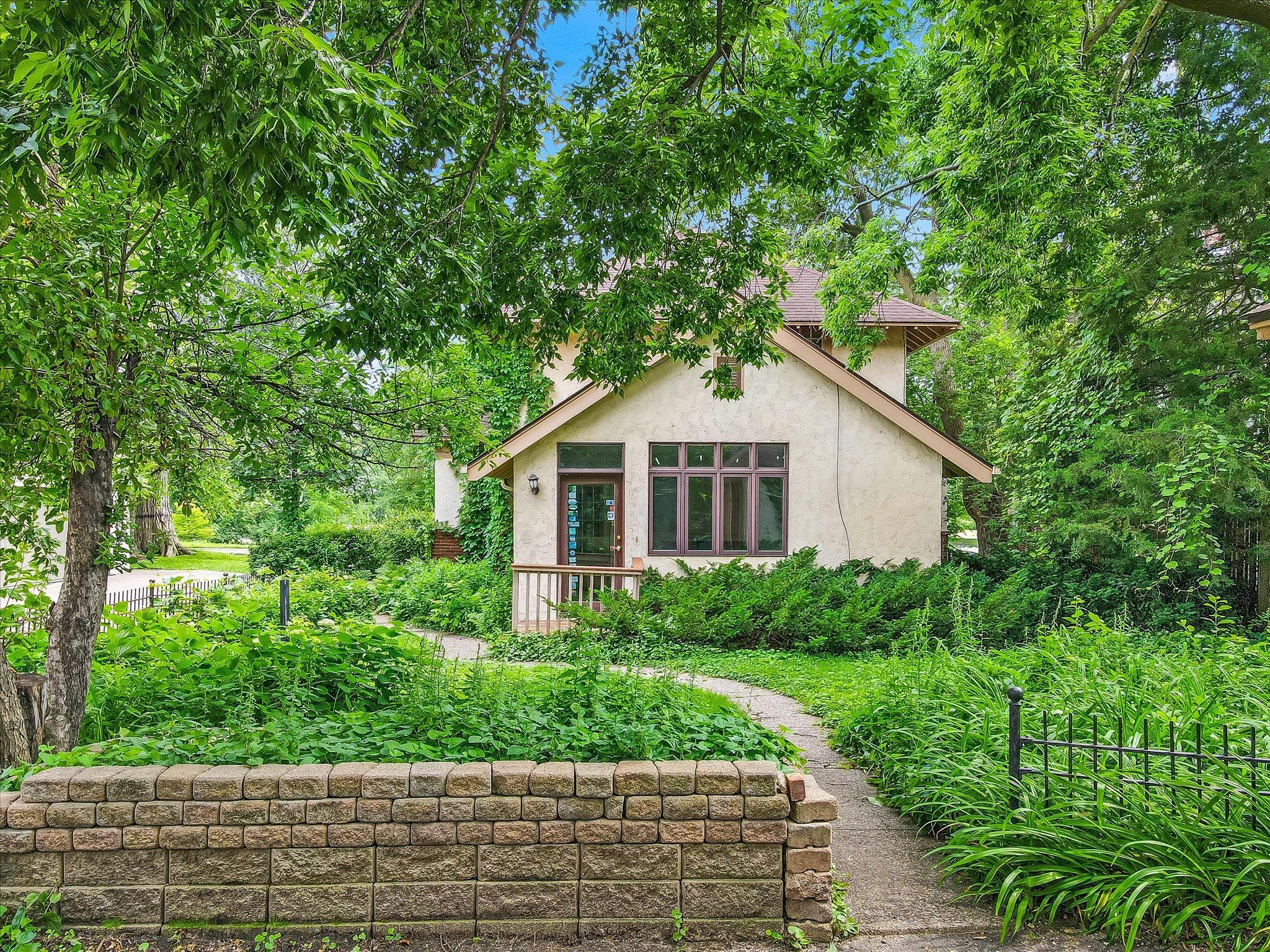 2716 Kenilworth Place