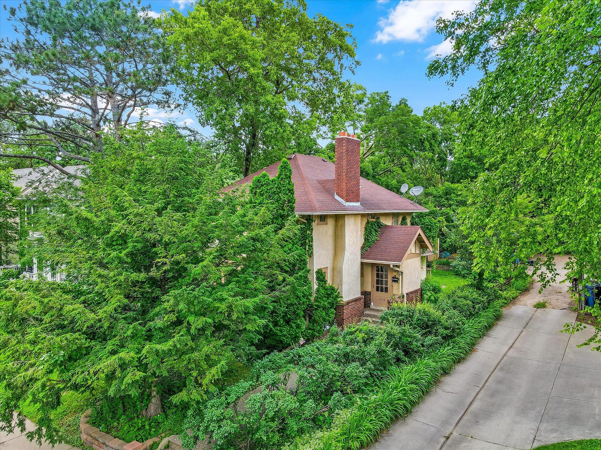 2716 Kenilworth Place