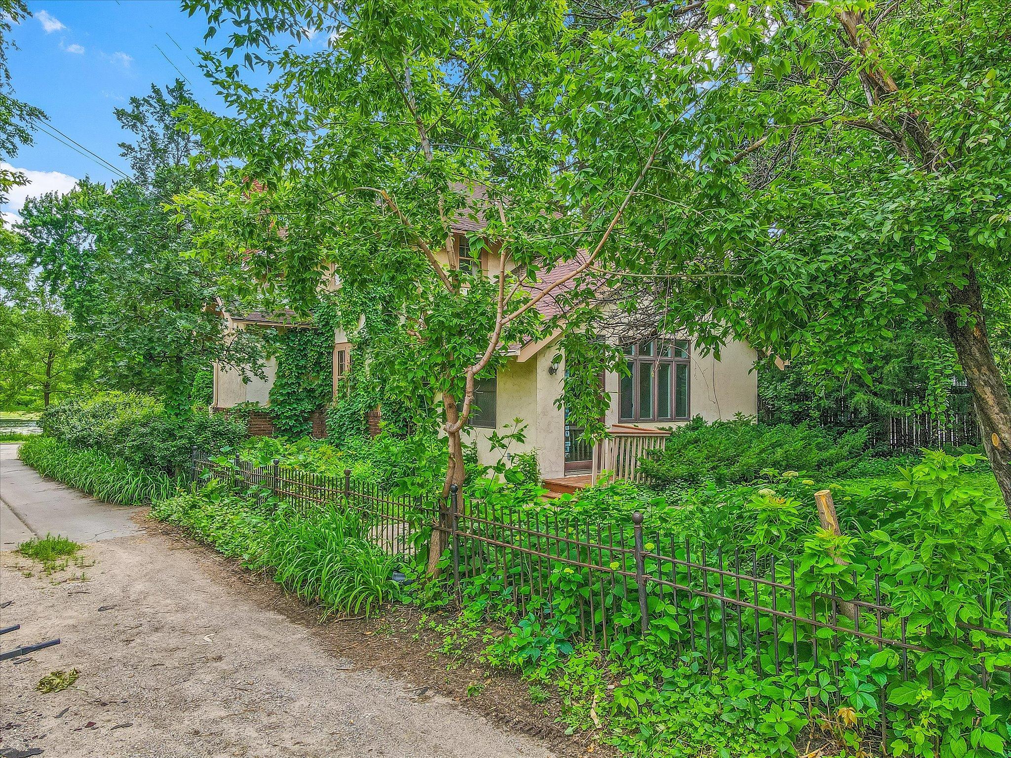 2716 Kenilworth Place