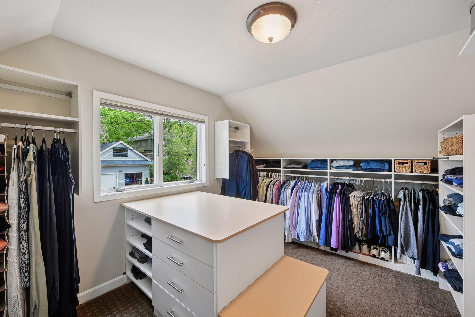 5125 Greenwood Circle