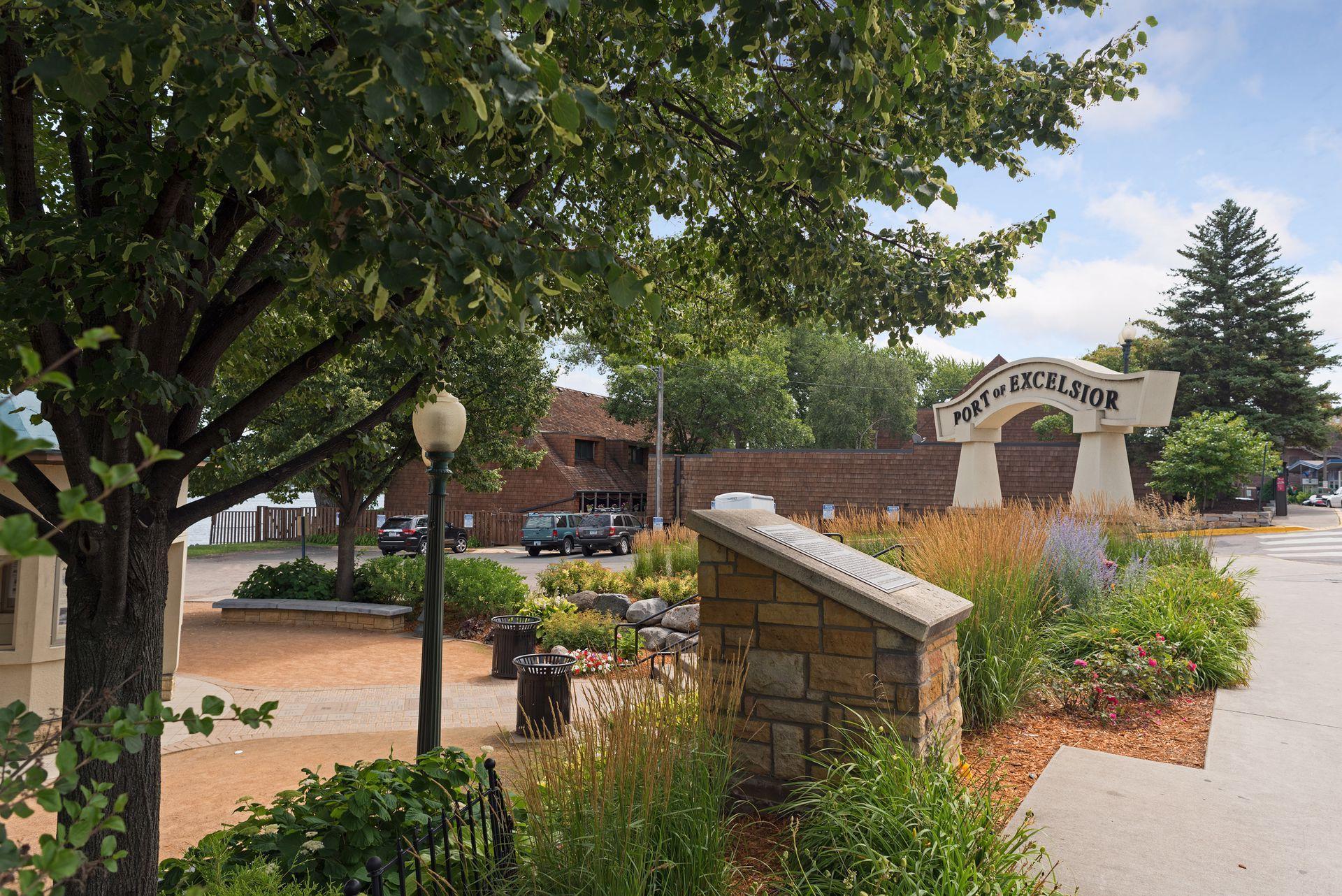 5125 Greenwood Circle