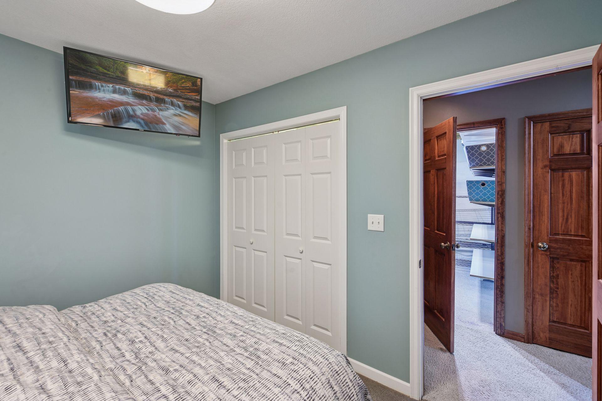 5125 Greenwood Circle