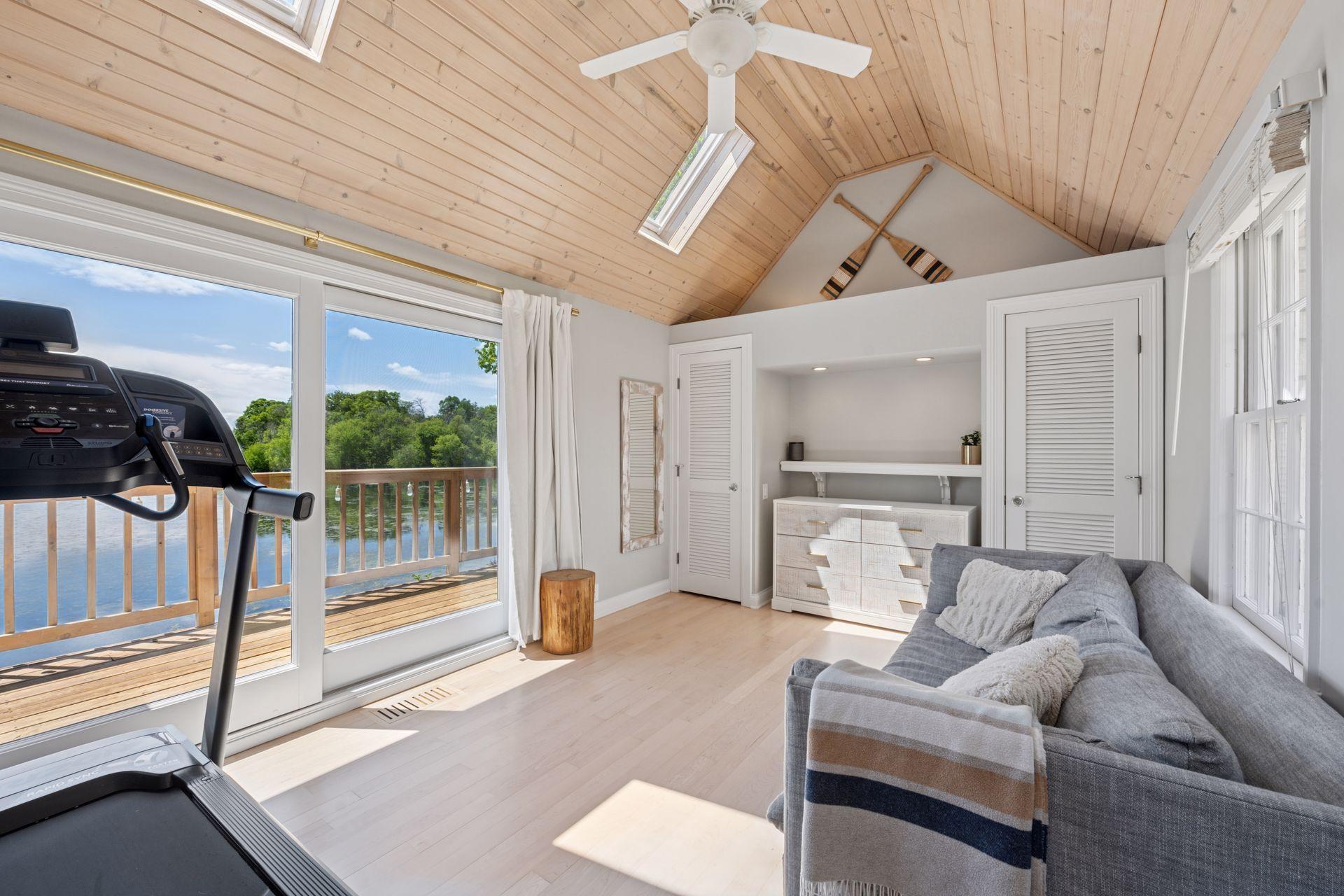 1575 Long Lake Boulevard