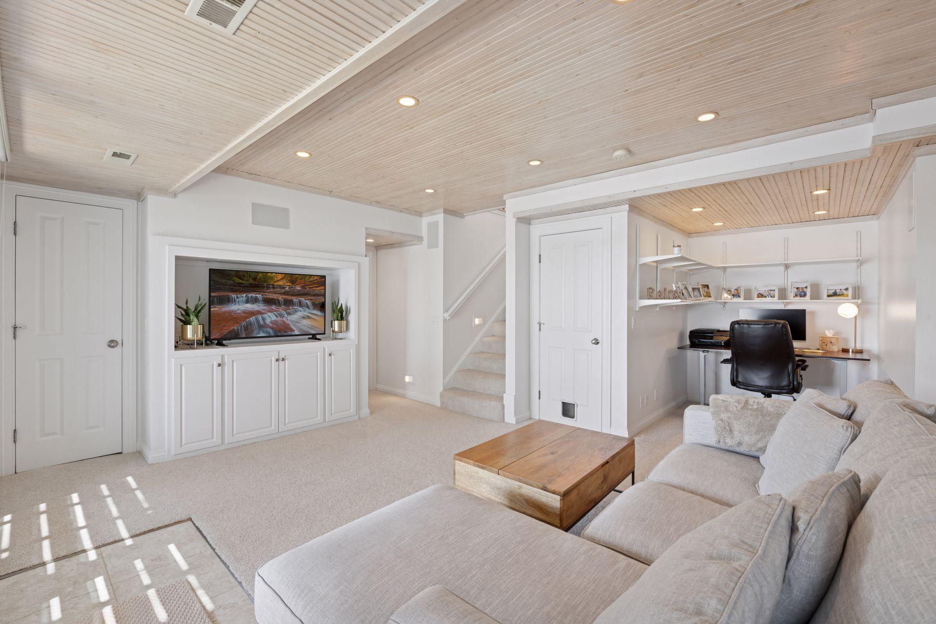 1575 Long Lake Boulevard