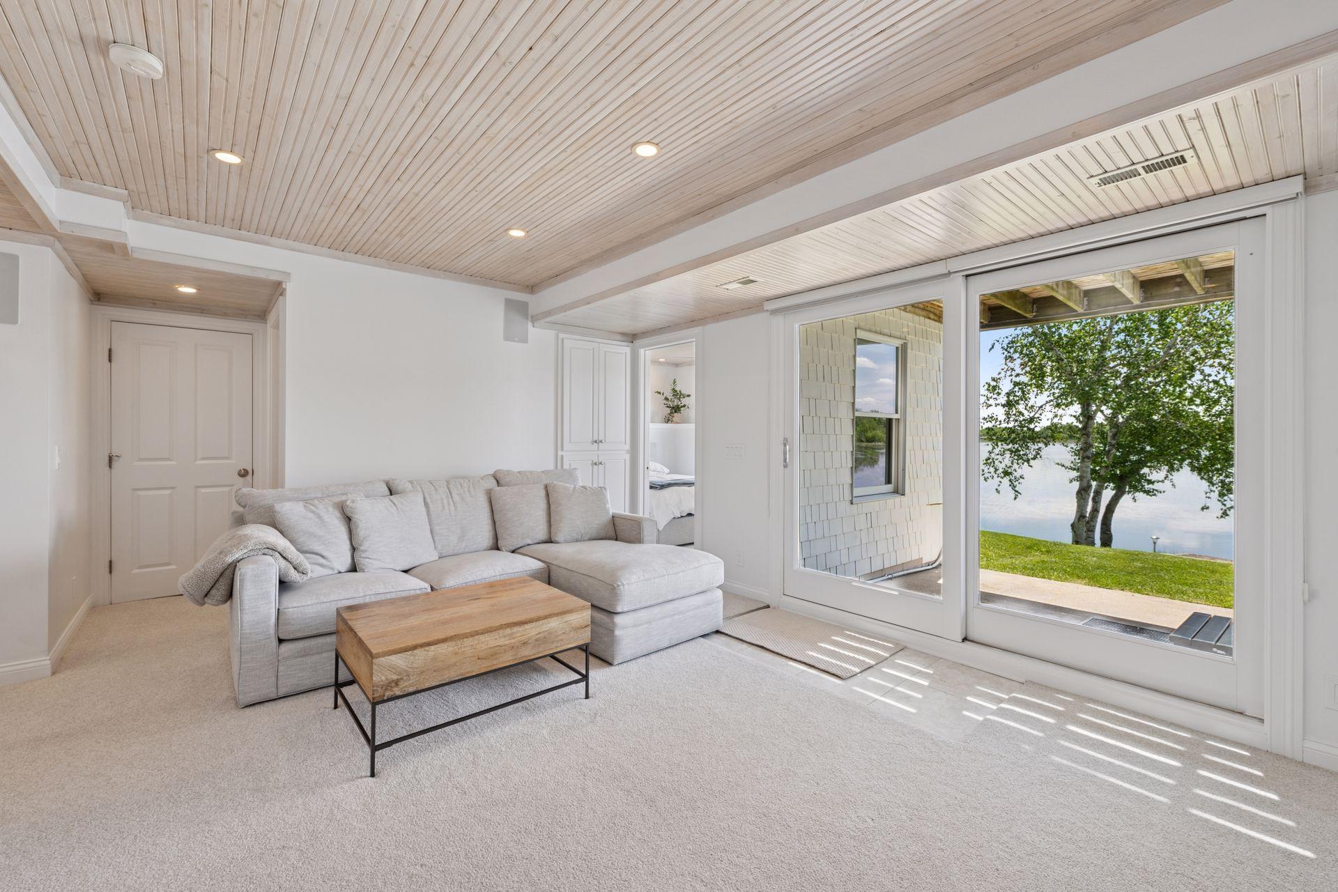 1575 Long Lake Boulevard