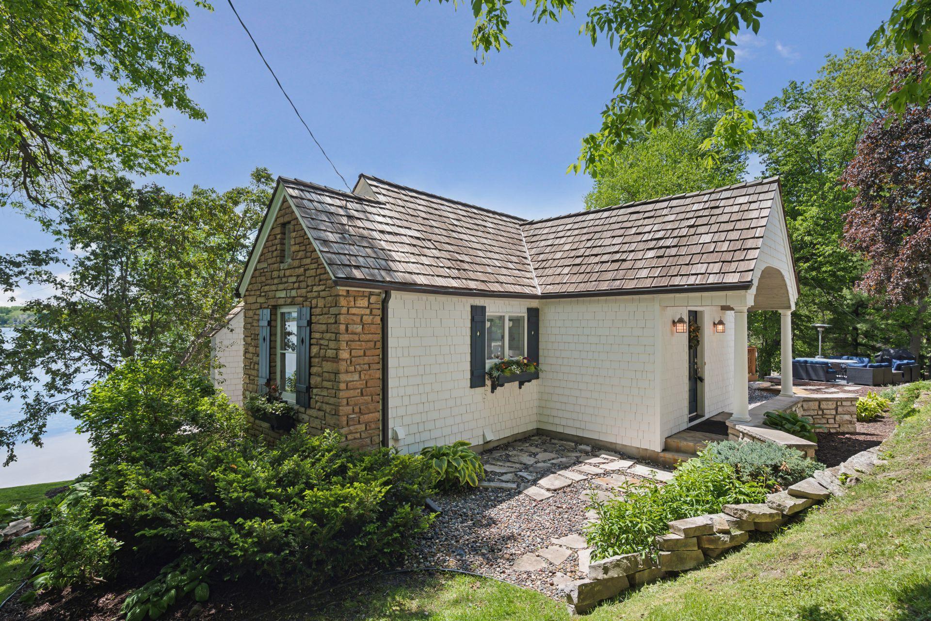 1575 Long Lake Boulevard