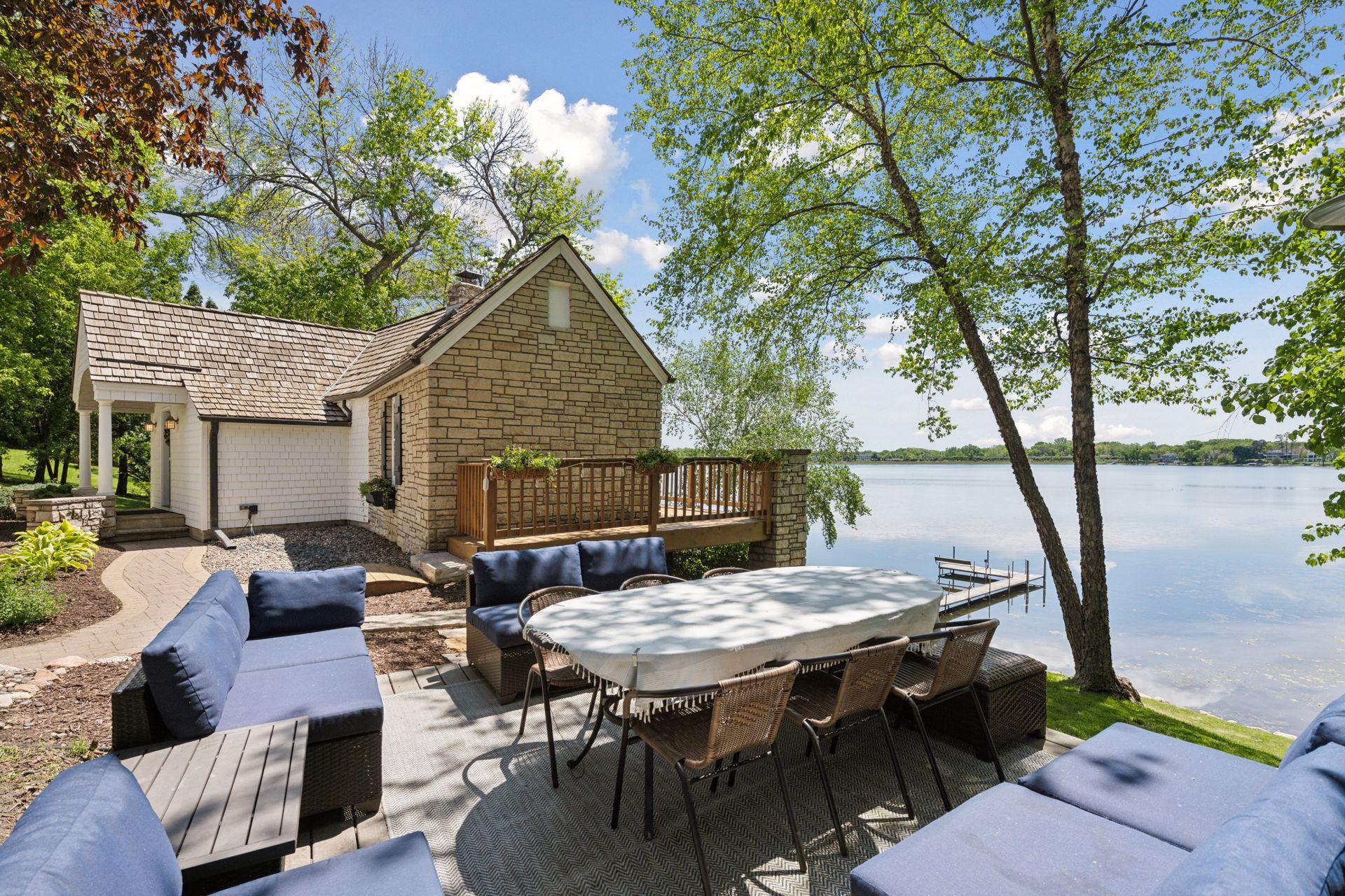 1575 Long Lake Boulevard