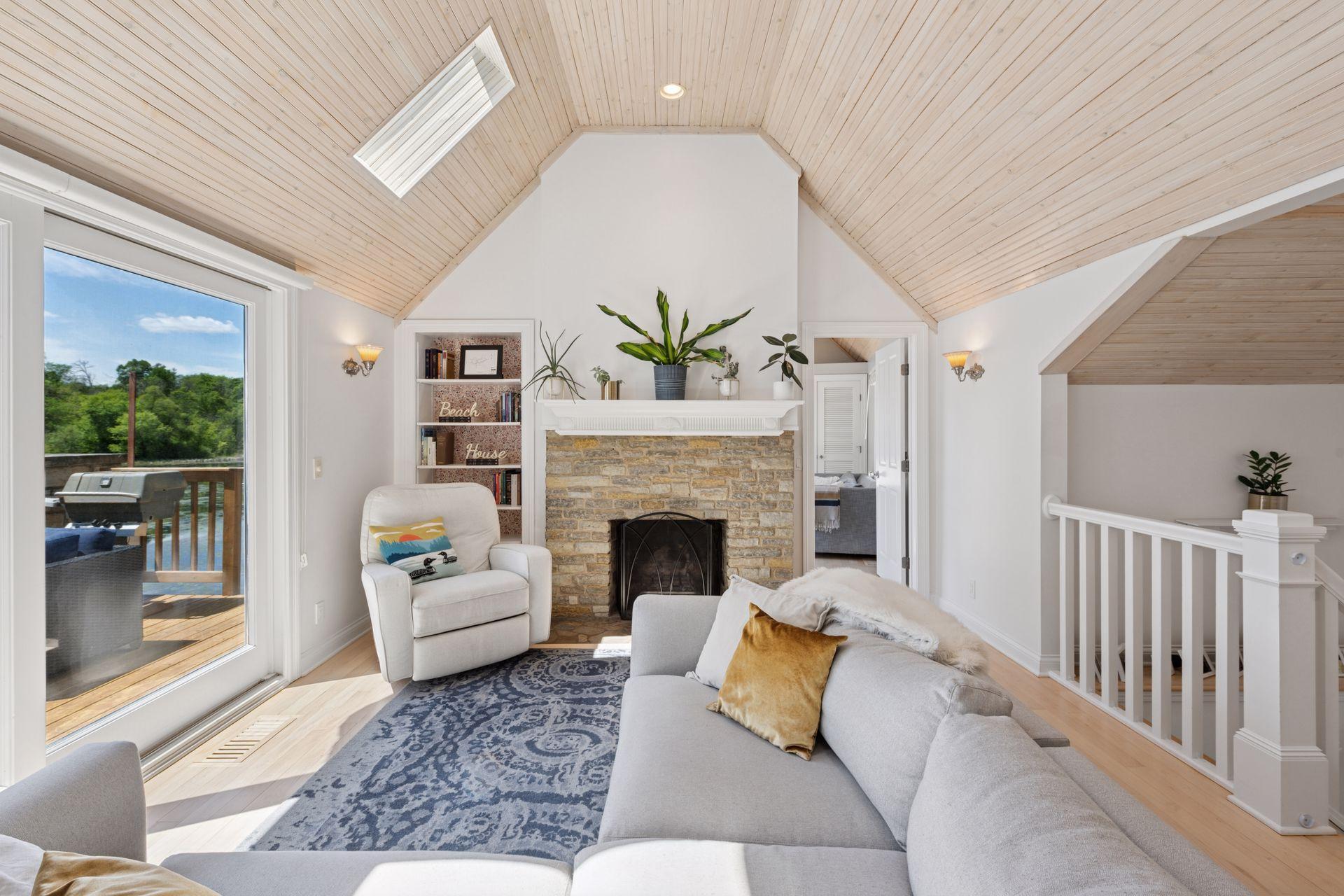 1575 Long Lake Boulevard