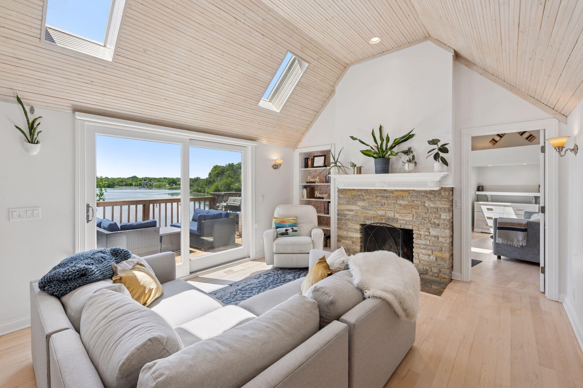 1575 Long Lake Boulevard