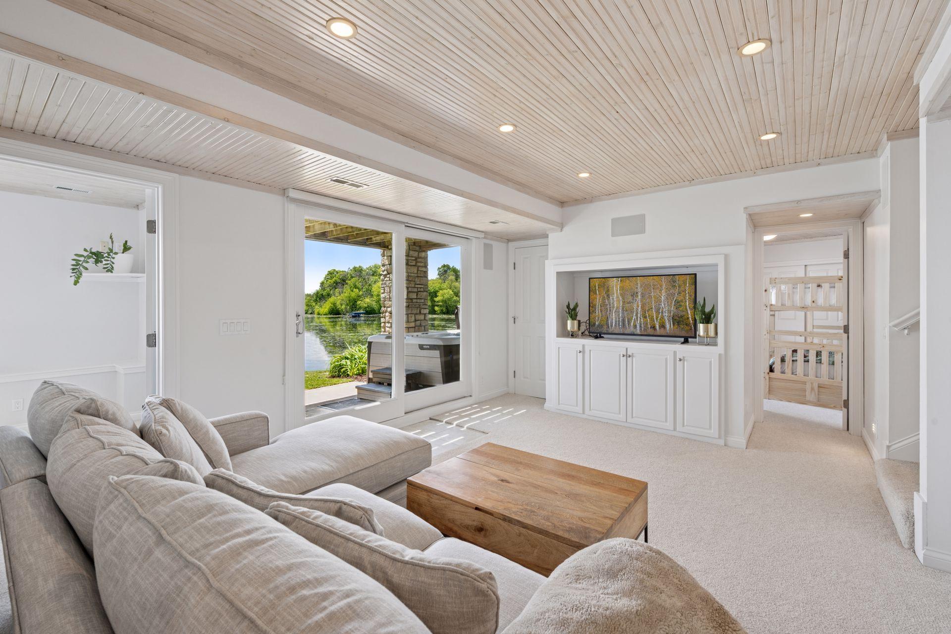 1575 Long Lake Boulevard